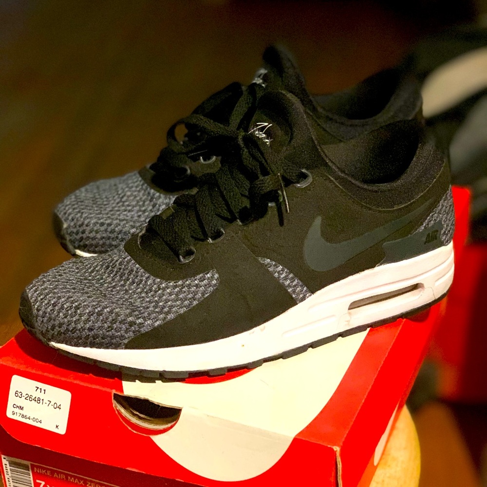 Nike Airmax Zero SE (gs) black/grey 7Y used